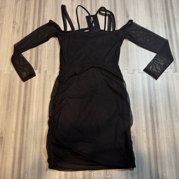 NWT PrettyLittleThing Women's Black Ring Halter Neck Ruched Bodycon Dress - Picture 3 of 3